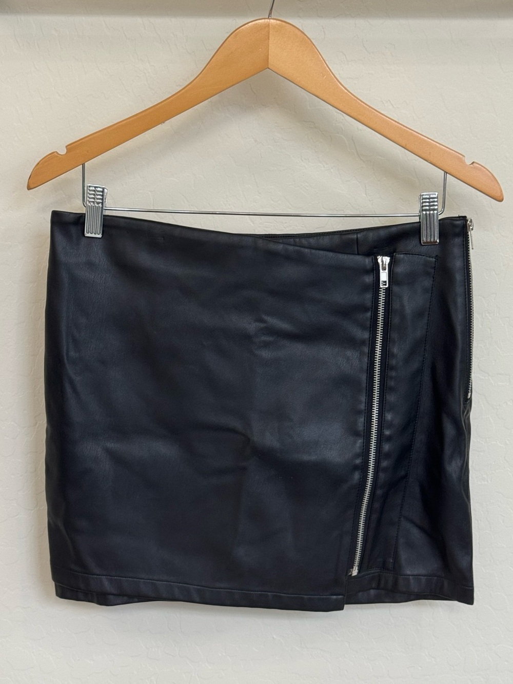 Lulus Tough Stuff Black Vegan Leather Asymmetrical Zipper Mini Skirt Size M